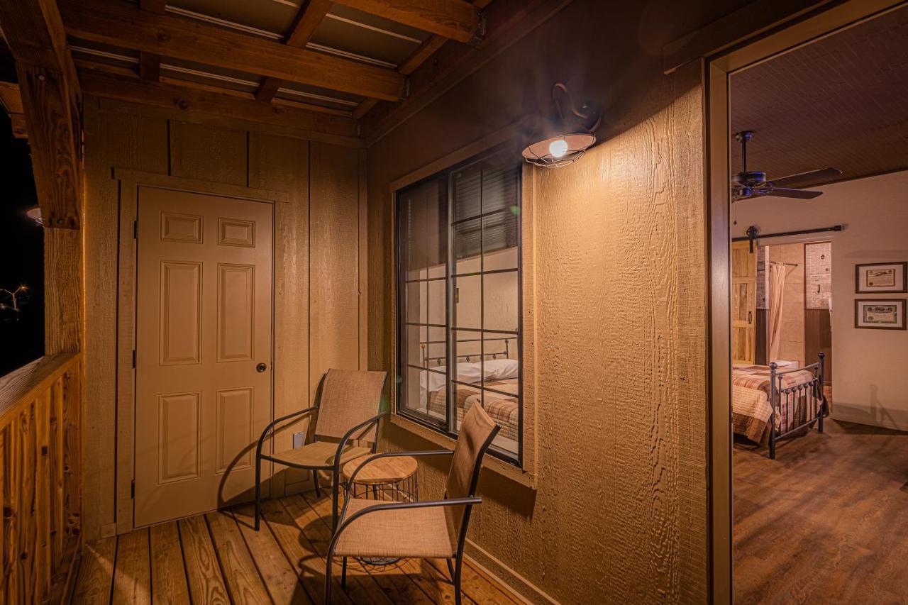 Miners Cabin #4 - King Bed - Private Balcony With Views Tombstone Bagian luar foto