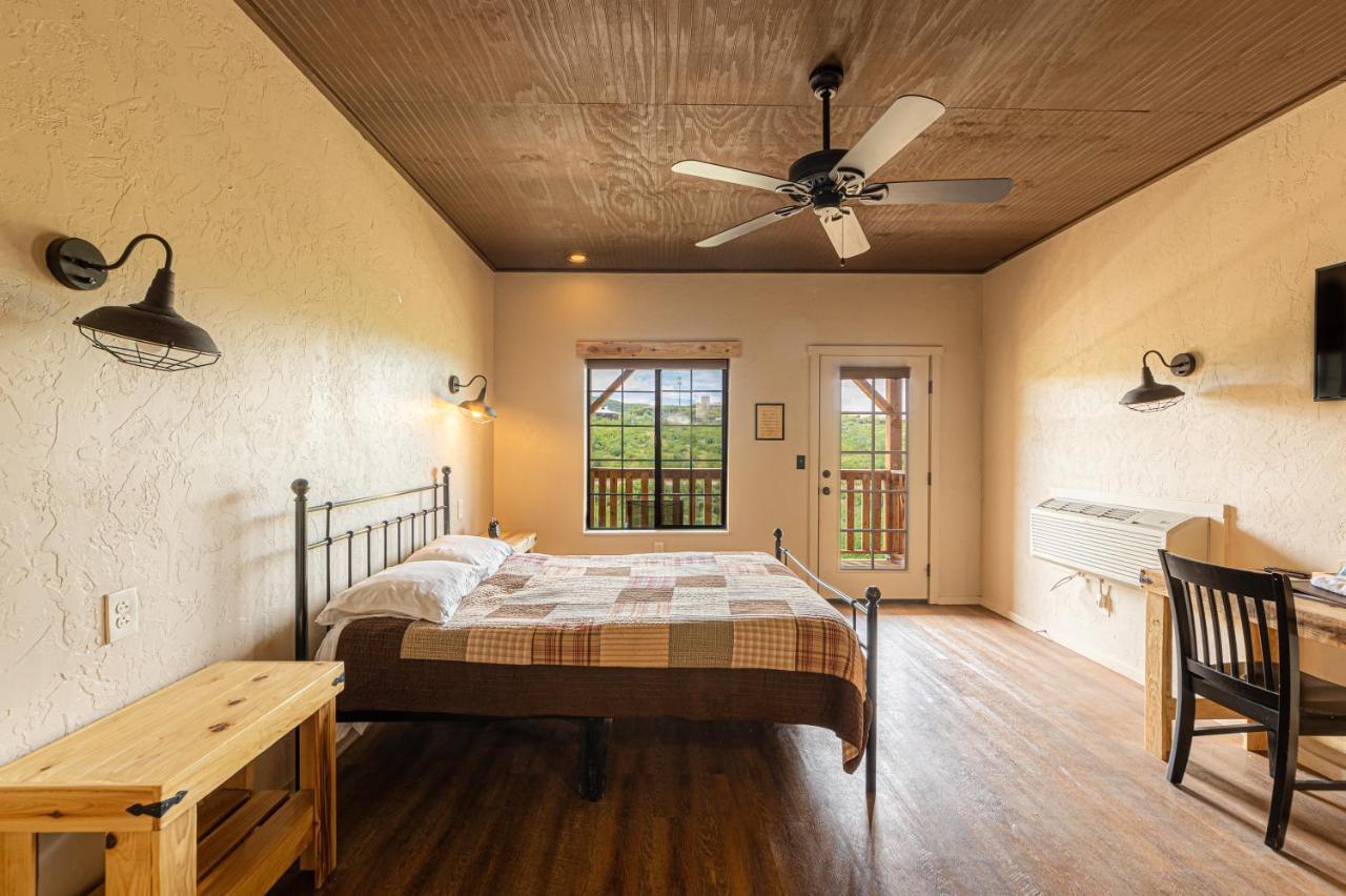 Miners Cabin #4 - King Bed - Private Balcony With Views Tombstone Bagian luar foto