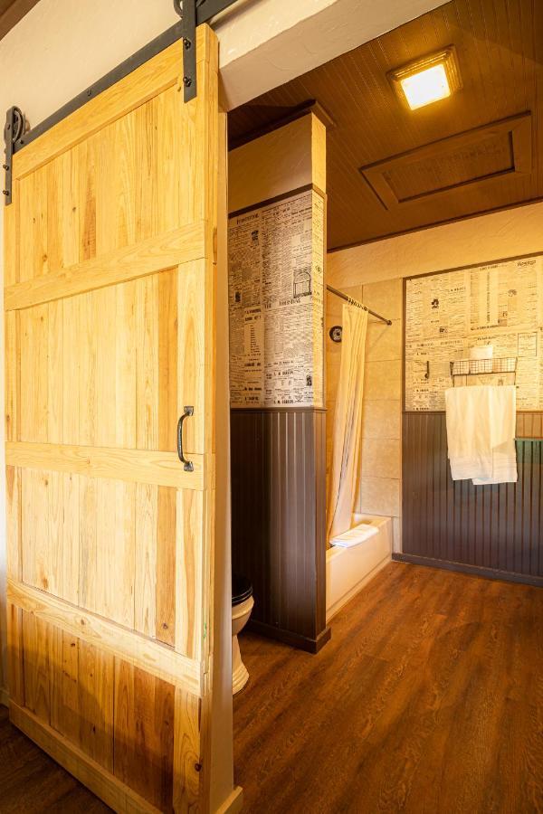 Miners Cabin #4 - King Bed - Private Balcony With Views Tombstone Bagian luar foto
